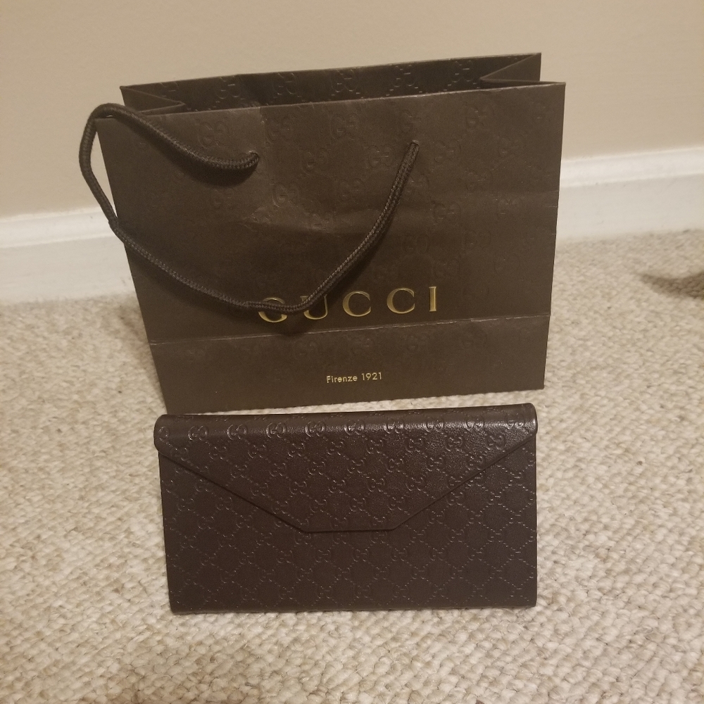 Gucci Women's Sunglasses - Picture 3 of 4